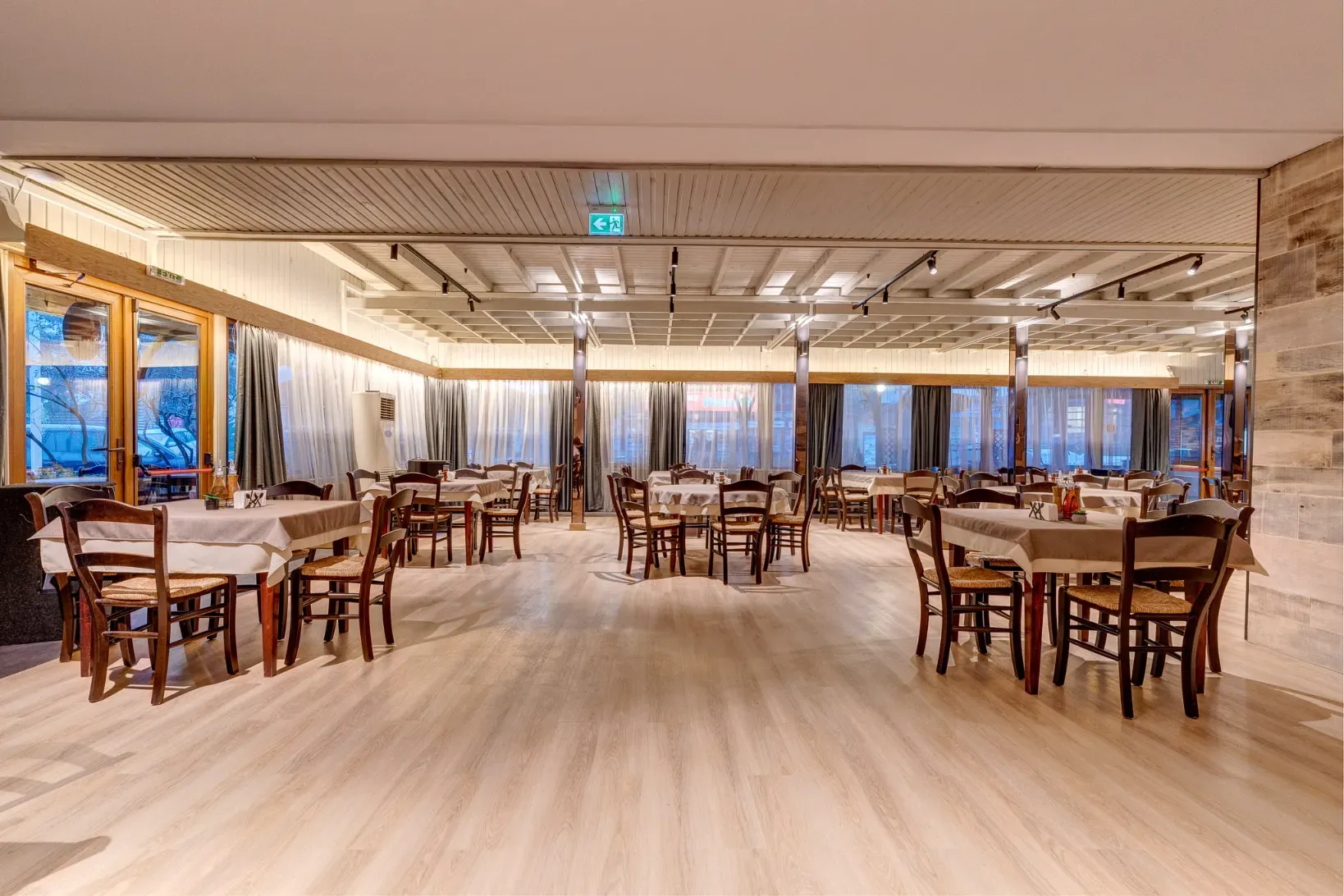 restaurant-8